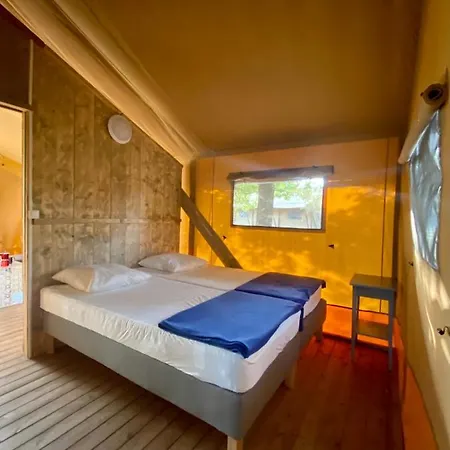 Luxury tent La Kahute - Tente Au Coeur De La Foret Carcans