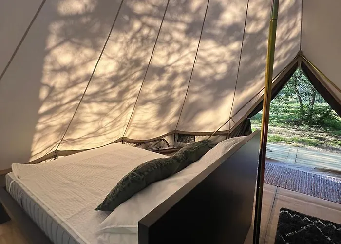 אוהל מפואר La Kahute - Tente Au Coeur De La Foret קרקן